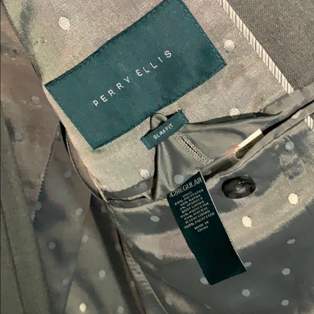 Perry Ellis Gray Suit (42R) - Picture 2 of 5